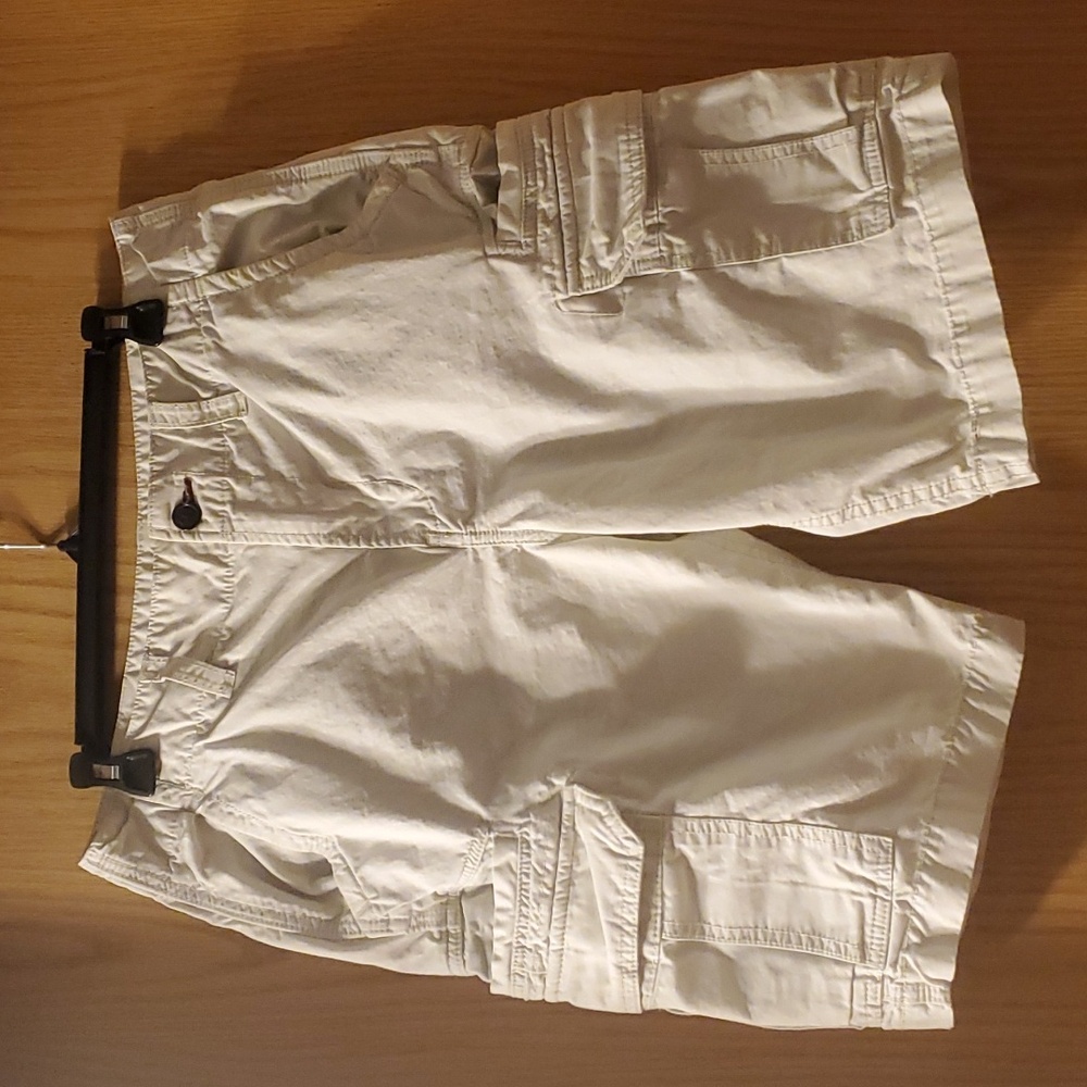 Bullhead Men's Cargo Shorts; Size 31; White